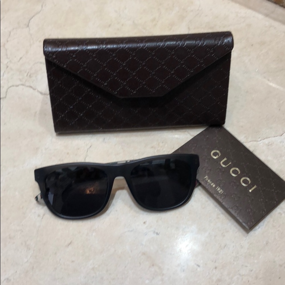 Gucci sunglass
